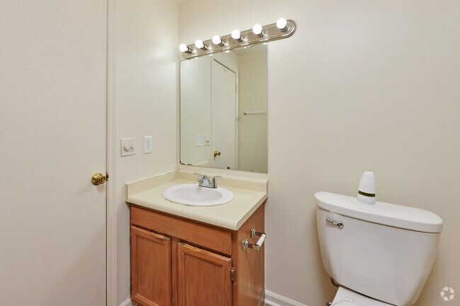 2BR, 1.5BA-1,000SF Bathroom