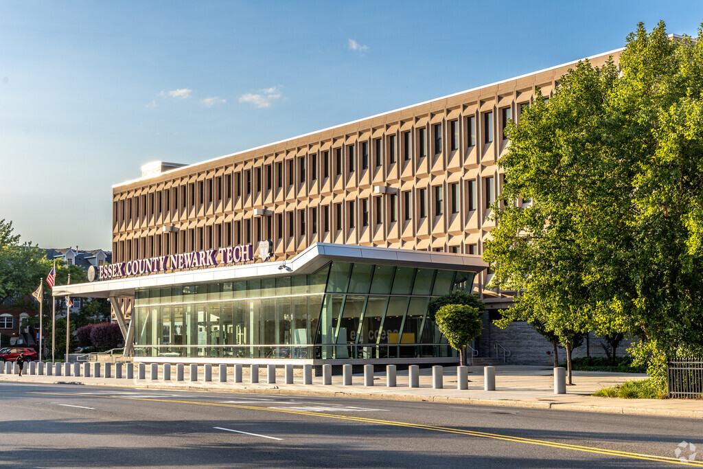 Newark Tech High School in Newark serves students in grades 9-12 within Essex County.