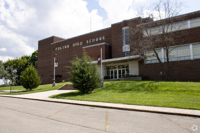 Fulton High School serves students in the Oakwood neighborhood from 9th to 12th grade.