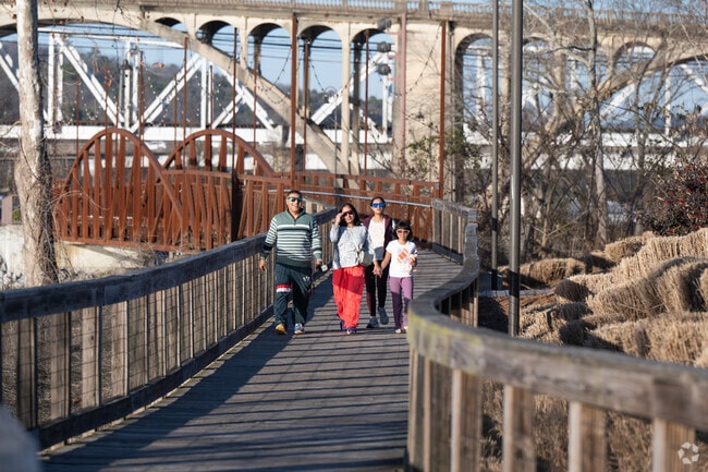A beautiful riverfront park along the Coosa River adjacent to Coosa Landing. The Riverwalk Park features a great boardwalk to walk on, and several docks and piers for dock fishing or tying up boats.