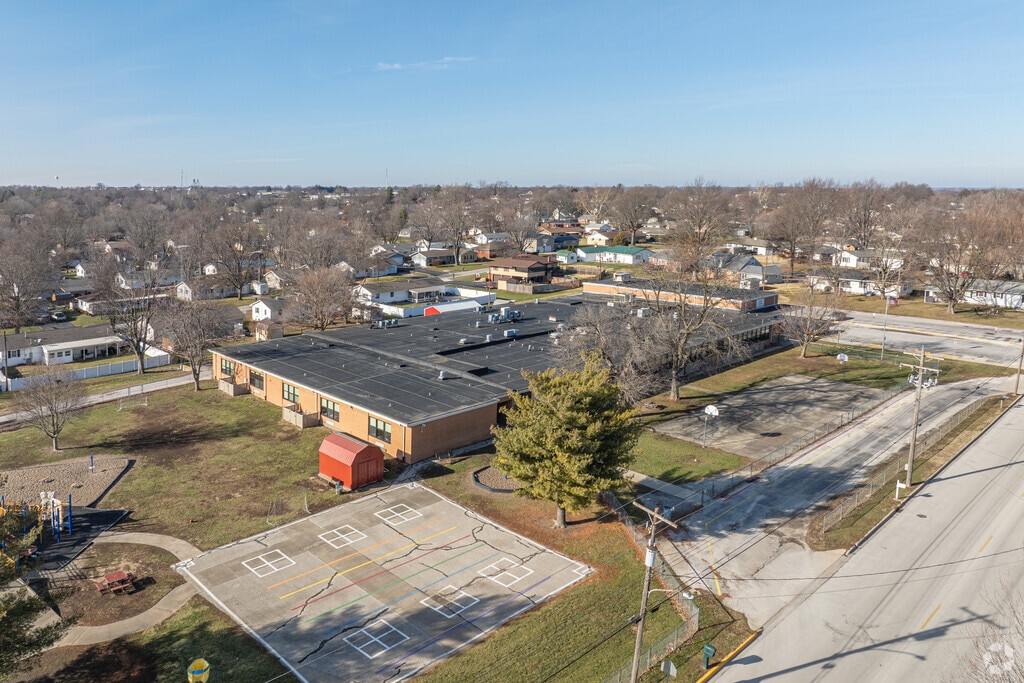 Pittsfield South Elementary School is part of the Pikeland Community Unit School District 10.