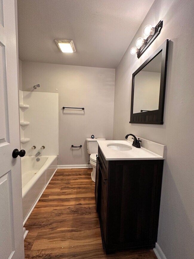 The Lofts at Winchester! 2 BR, 1 Bath, Off-Street Parking, Small Pets Ok!, Winchester, KY 40391 - photo 6