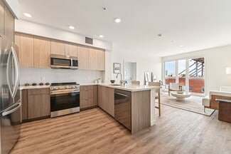 988 S Manhattan Place, Los Angeles, CA 90019