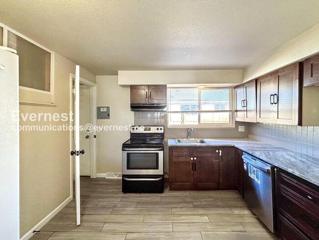 1345 Xanadu St, Aurora, CO 80011 - photo 3