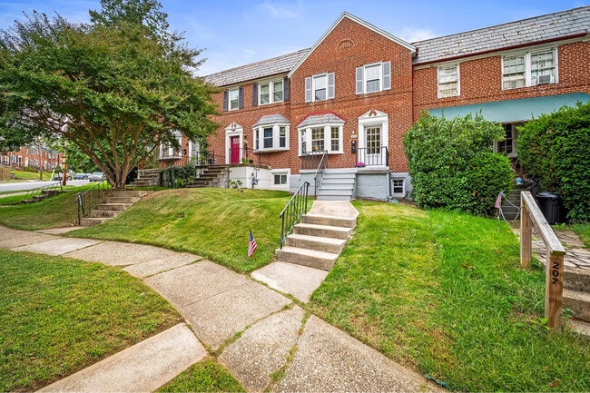 205 Westowne Rd, Baltimore, MD 21229 - photo 2