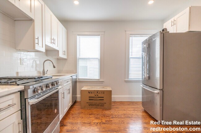 7 Hallam St unit 1, Dorchester, MA 02125 - photo 3