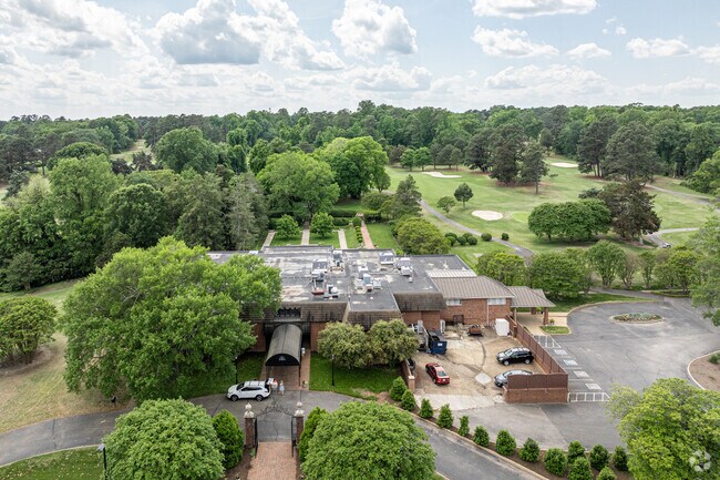 Get your golf therapy at Meadowbrook Country Club.