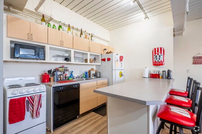 Park Terrace West Apartments - Location is Everything!, Madison, WI 53715 - photo 2