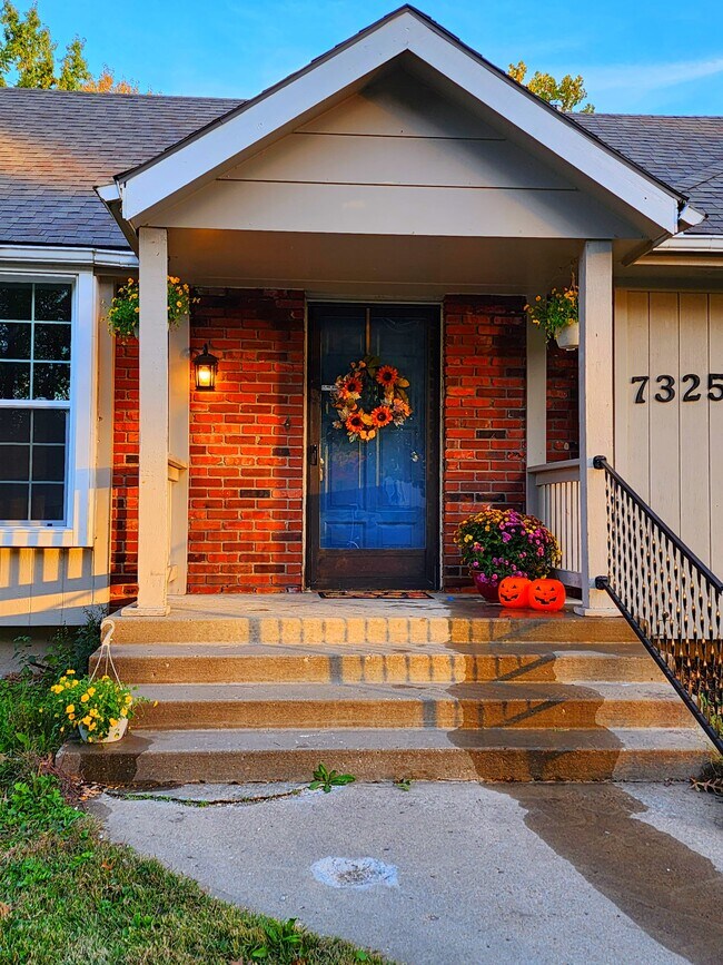 7325 N Brooklyn Ave, Kansas City, MO 64118