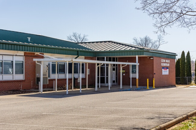 Clyde Riggs Elementary School offers education to students in grades K-5.