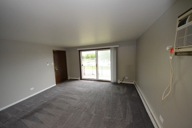 9422 S 78th Ct unit 2S, Hickory Hills, IL 60457 - photo 3