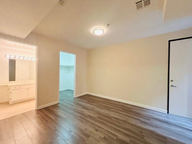 Barcelona Towers unit 213, Los Angeles, CA 90005 - photo 7