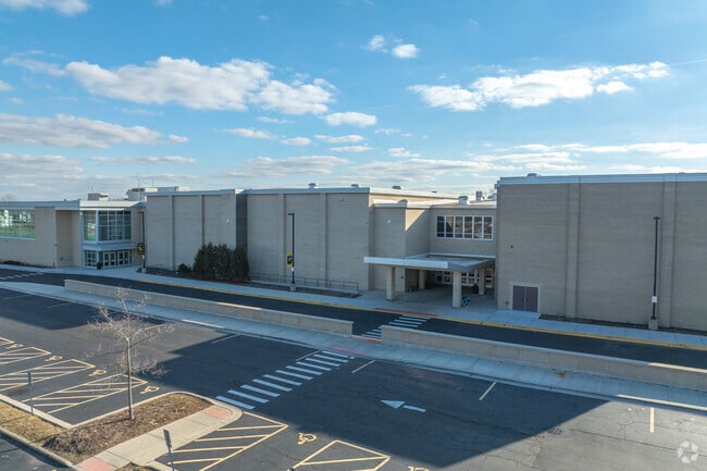 The courses at Hinsdale South High School encourage critical thinking and creativity.