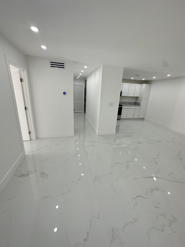 2175 NE 170th St unit 1ST FLOOR, North Miami Beach, FL 33162 - photo 3