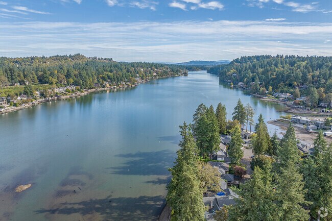 Living in Blue Heron means enjoying Lake Oswego’s premier waterfront lifestyle, complete with boating, scenic views, and upscale community amenities.