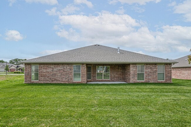 8427 Pickering St, Lenexa, KS 66227 - photo 4