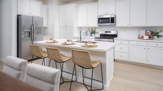 176 Dock Cir, Sacramento, CA 95835 - photo 2