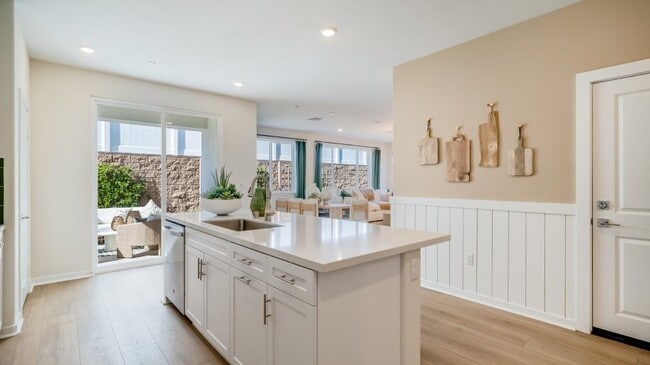 31669 Viviante Dr, Winchester, CA 92596 - photo 4