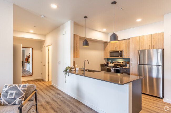 1BR, 1BA - 745SF
