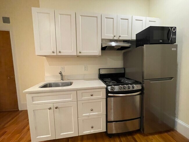 11 Englewood Ave unit 5, Brookline, MA 02445 - photo 4