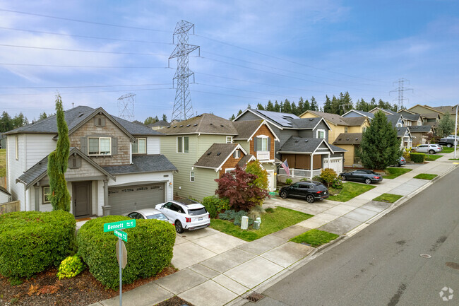 Homes in Southeast Auburn are often multi-storied with large garages for cars to park in.