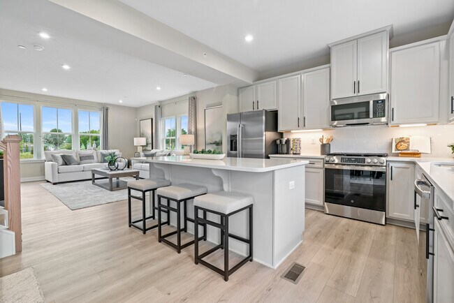 31065 Blooming Ln unit 36227793, Olmsted Falls, OH 44138 - photo 2