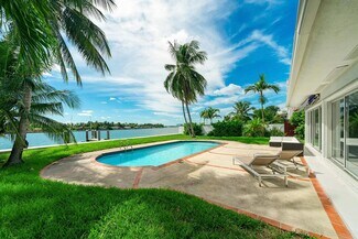 1800 Daytonia Rd, Miami Beach, FL 33141