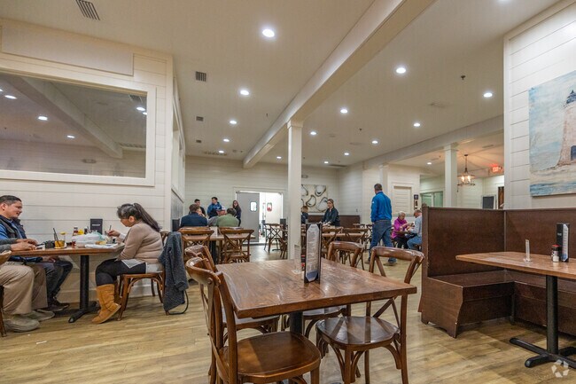 Brady’s Steak & Seafood serves classic steaks and fresh seafood in Pascagoula.