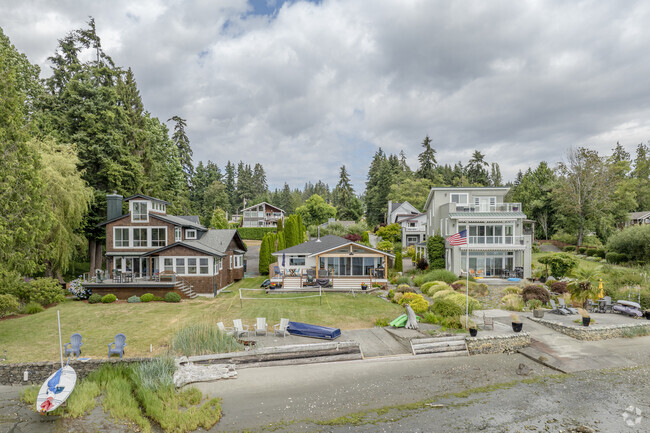 Waterfront homes sit along Appletree Cove in Kingston WA.