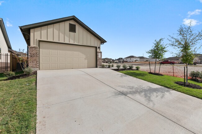 122 Dogvane Cir unit 36477769, Kyle, TX 78740 - photo 4
