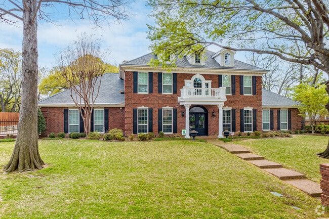 Large colonial-style homes are a common architectural style Colleyville.