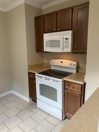 1069 Wayburn St Unit 2, Grosse Pointe, MI 48230