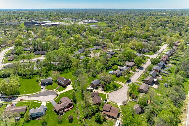 Homeowners in Gainesway are near Fayette Mall and the three Tates Creek schools.