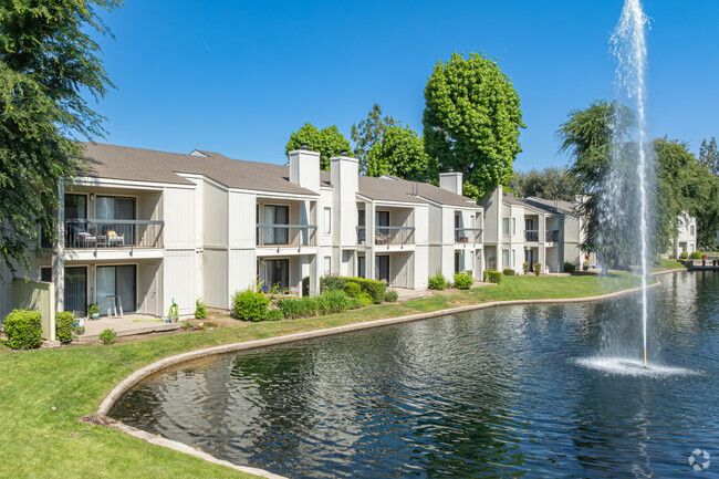 The condos of CSU Bakersfield surround a beautiful pond.