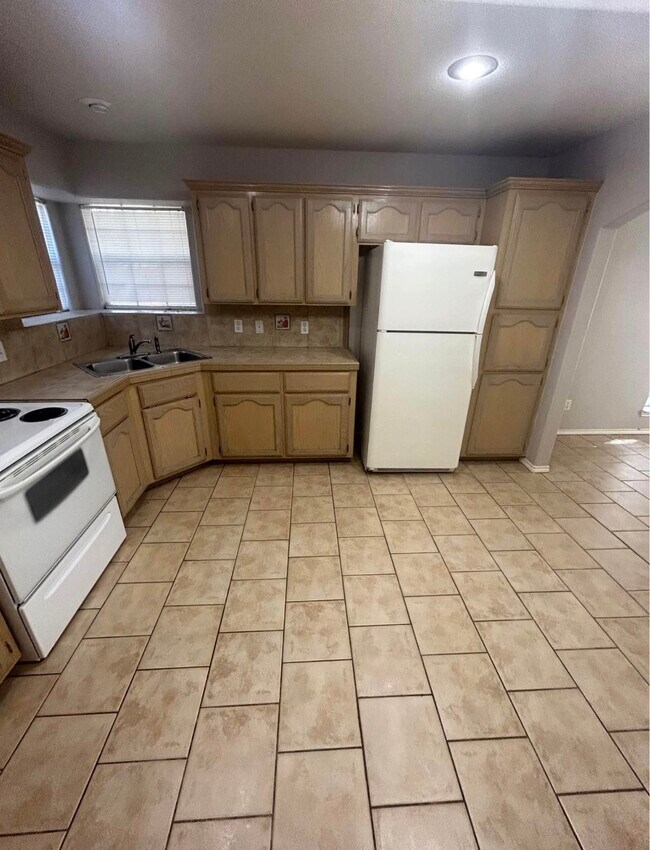 3829 W Faith Hill St unit 4, Edinburg, TX 78541 - photo 5