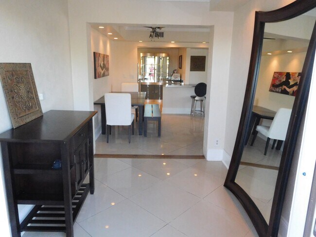 112 S Federal Hwy unit Trendy 2-1 Walk to B, Pompano Beach, FL 33062 - photo 4