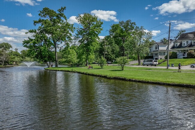Hughes Lake in Rosemawr offers walking paths with beautiful water views.