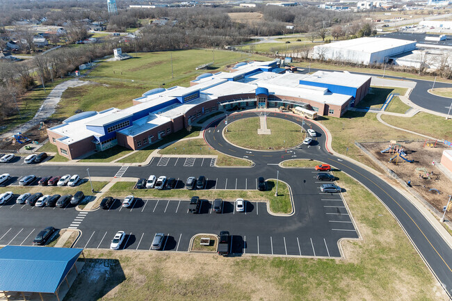 The student population of Willis H. Justice Elementary School is 367 and the school serves K-4.