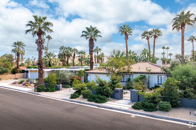 A variety of single-story homes can be seen in Tahquitz River Estates neighborhood.