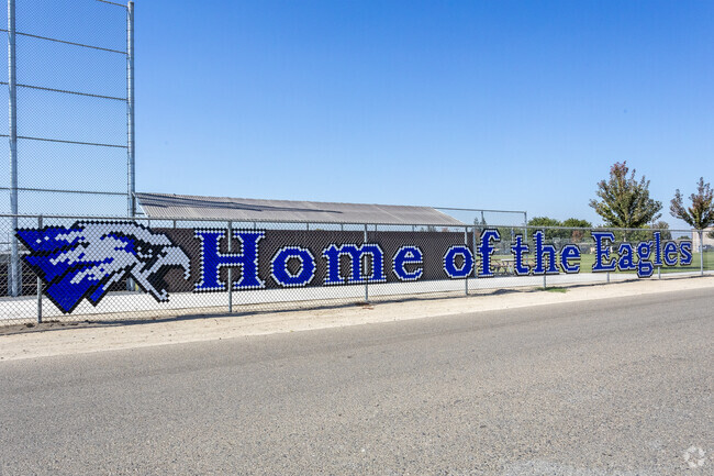 Caruthers Elementary School is home of The Eagles in Caruthers.