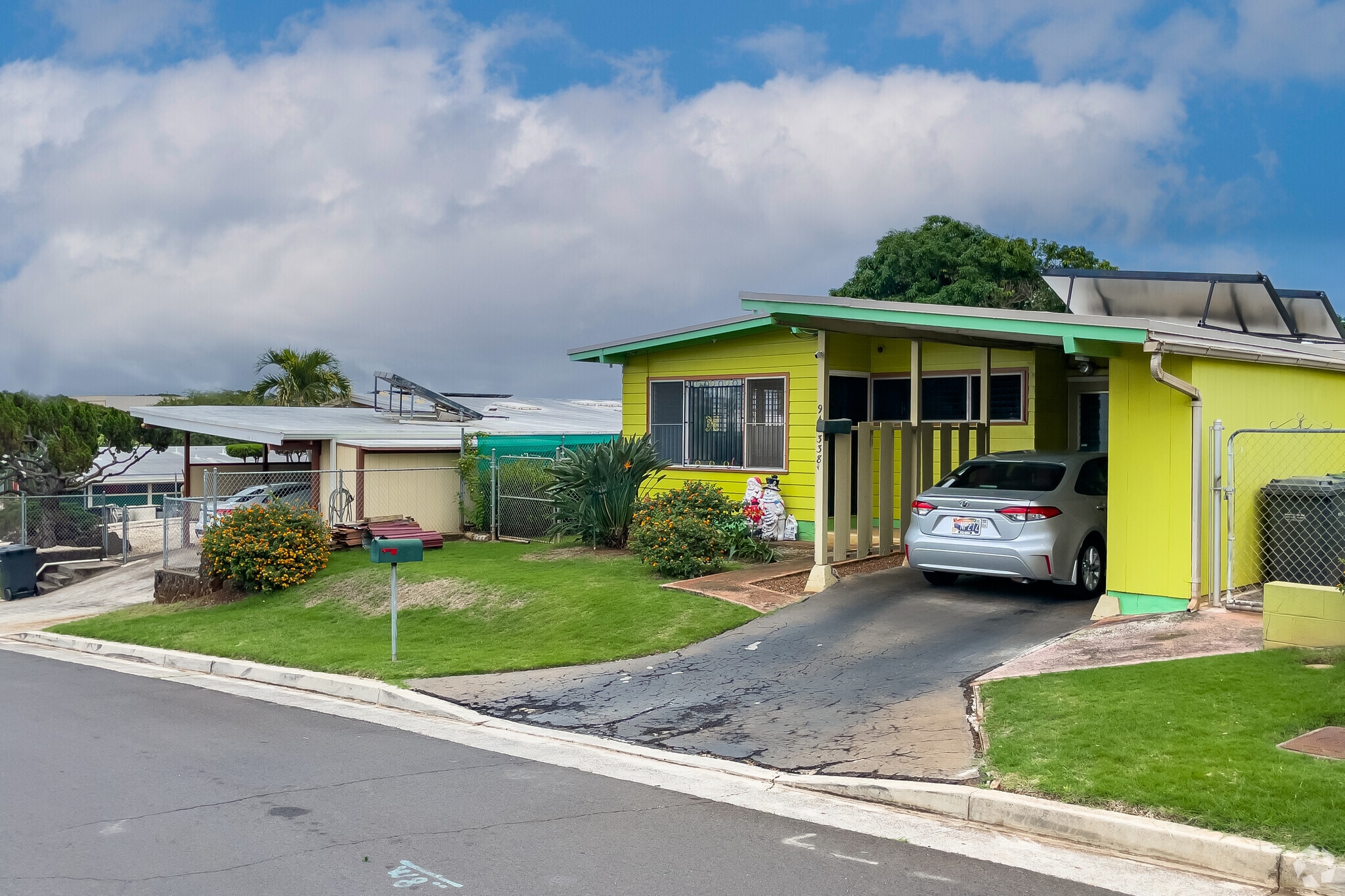 Colorful homes are a frequent sight in the Waipahu neighborhood.