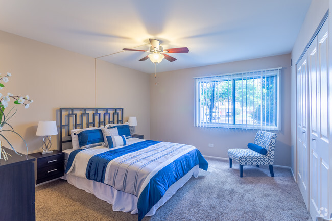 1BR,1.5BA,800SF