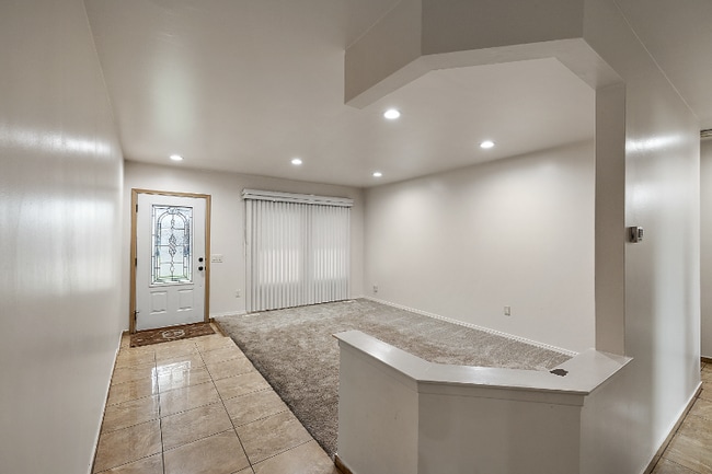 35715 Maureen Dr, Sterling Heights, MI 48310 - photo 2