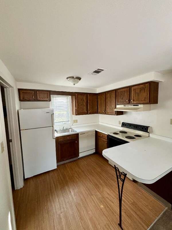 9 Concord Ct, Tonawanda, NY 14150 - photo 1