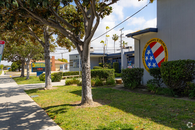 Purche Elementary School in Gardena, CA has a student to teacher ratio of 19:1.