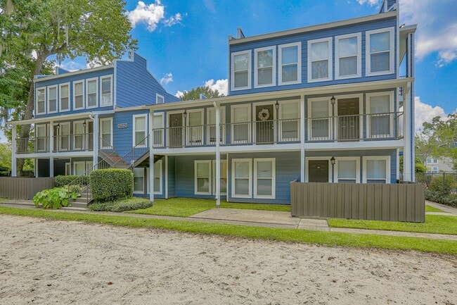 Fairway-View-II_2245-College-Dr_II-2039570_PHO-80