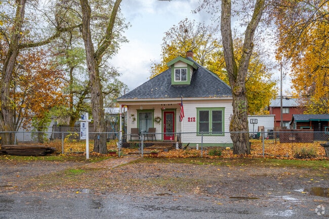 Homes in Post Falls City Center feature quick access to the Spokane River.