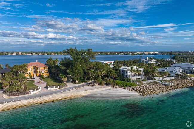 Palmer Point homes have exclusively private waterfront property, including beaches and docks.