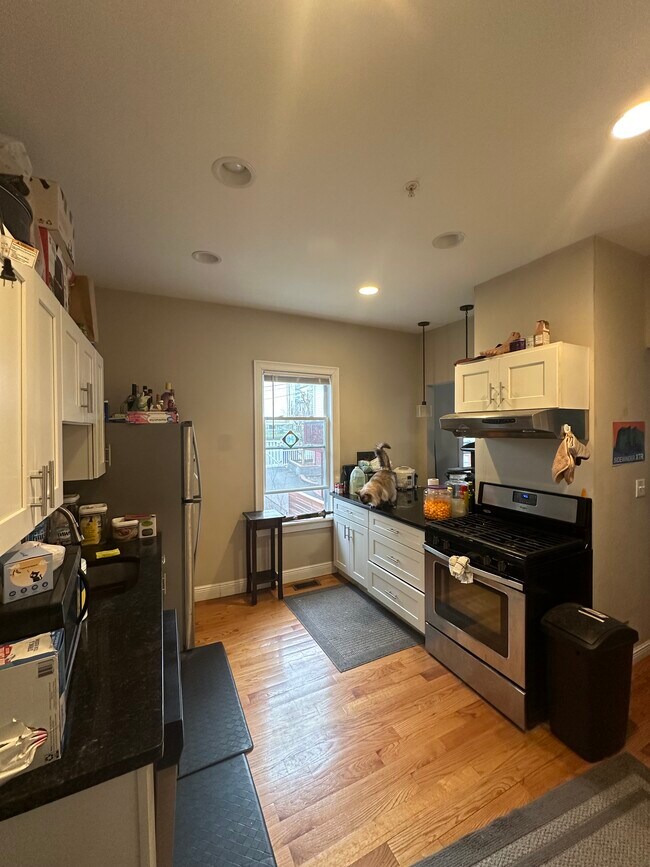 171 Walnut St unit 2, Somerville, MA 02145 - photo 2