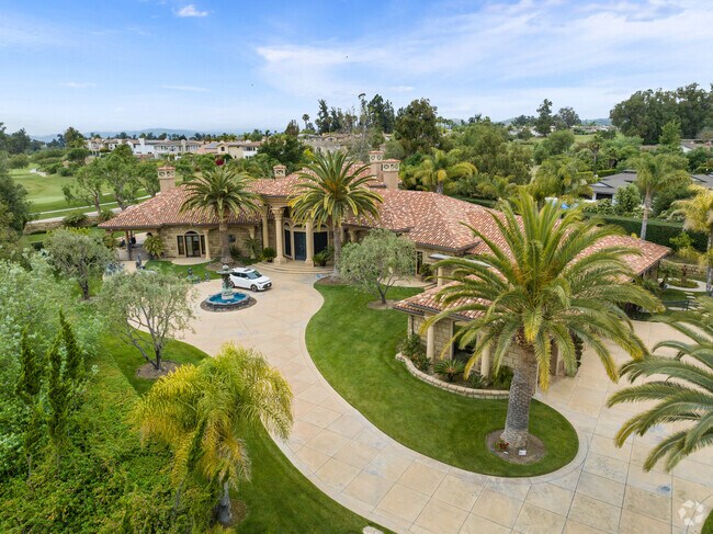 Camarillo features large estates that range from ultra modern to Spanish-style ranches.